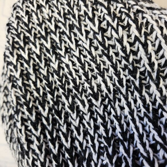 NWT Calvin Klein OS One Size Black/White Knit Infinity Loop Scarf MSRP $58 Women - Picture 3 of 13